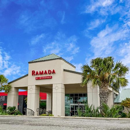 Ramada By Wyndham Del Rio Hotell Exteriör bild