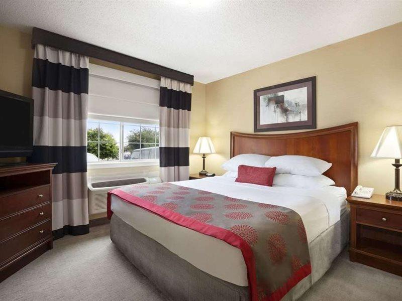 Ramada By Wyndham Del Rio Hotell Exteriör bild