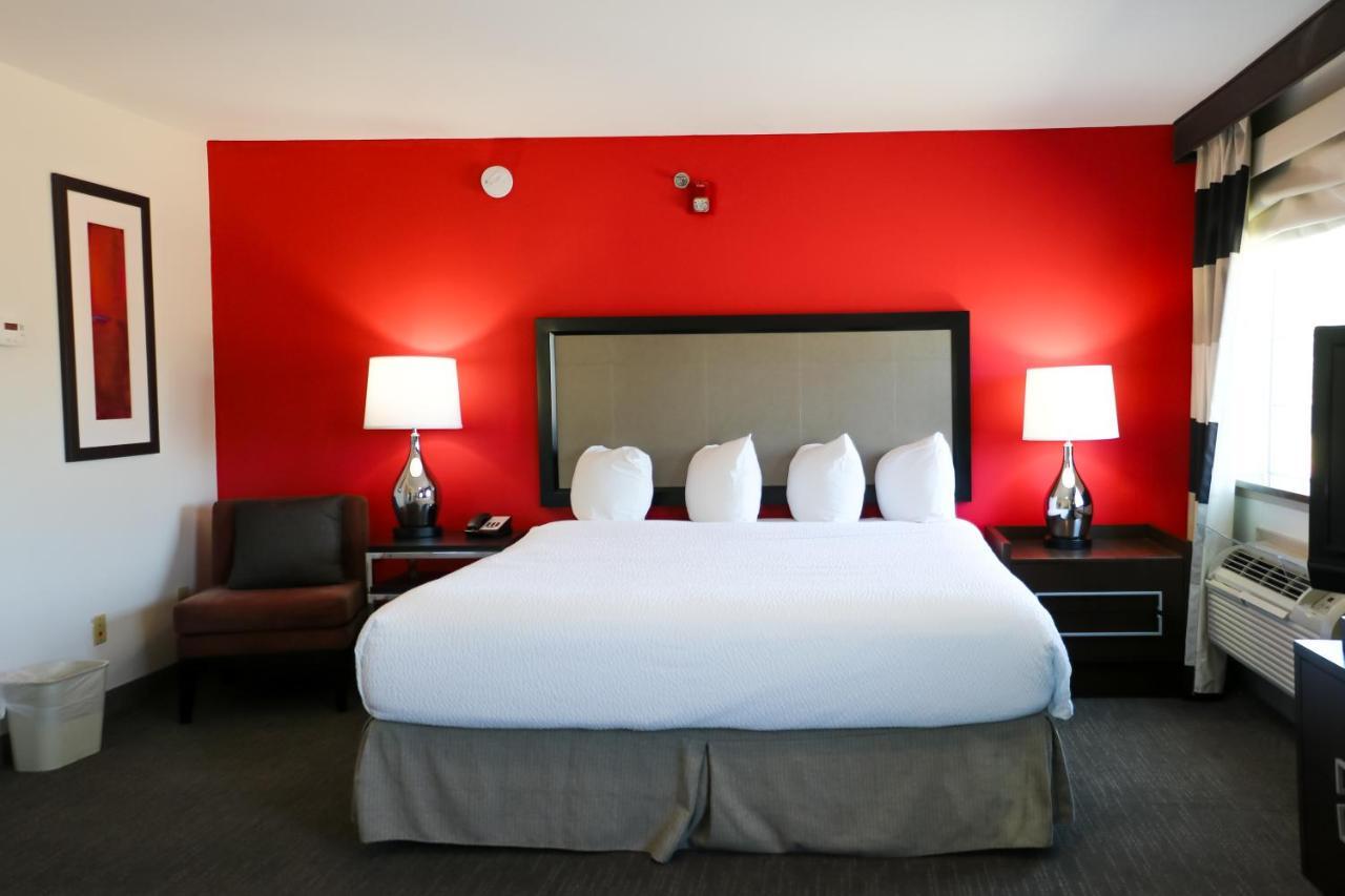Ramada By Wyndham Del Rio Hotell Exteriör bild